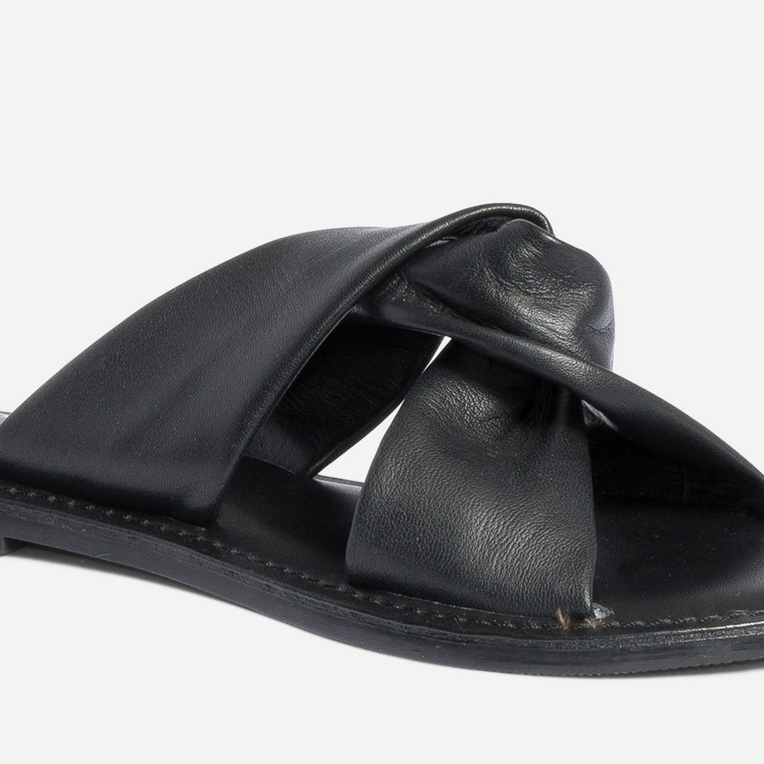 Mule TEXTO Noire En Cuir à Brides Souples Croisées 7 Mule TEXTO Noire En Cuir à Brides Souples Croisées – Image 5