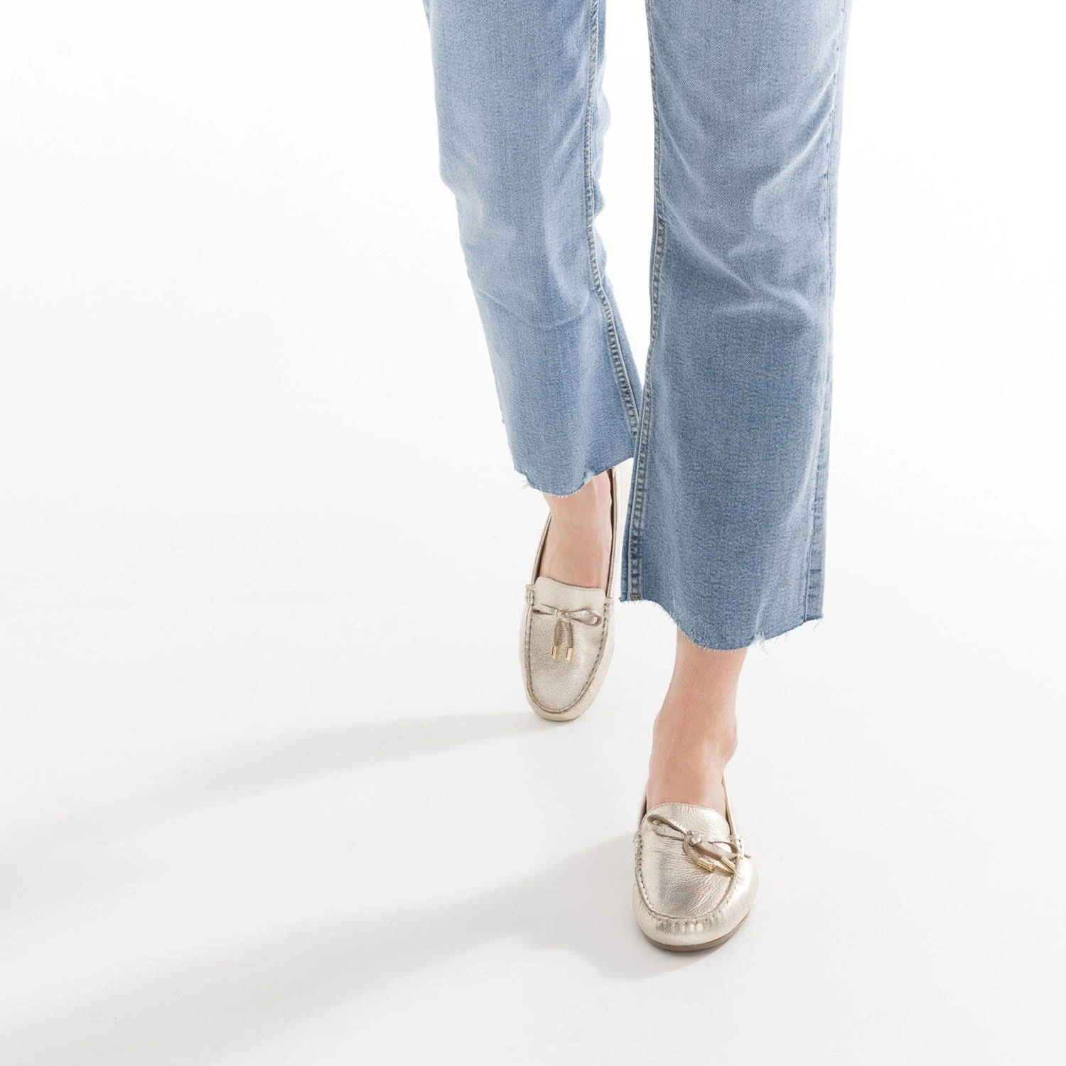 Mocassin Doré En Cuir 4 Mocassin Doré En Cuir – Image 2