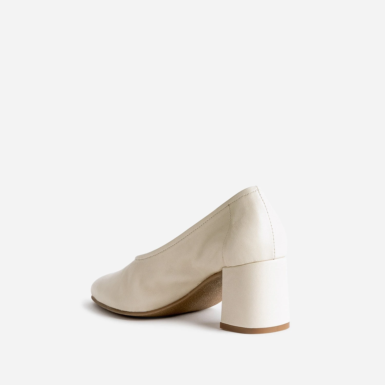 Escarpin Beige En Cuir à Décolleté Couvrant 6 Escarpin Beige En Cuir à Décolleté Couvrant – Image 4