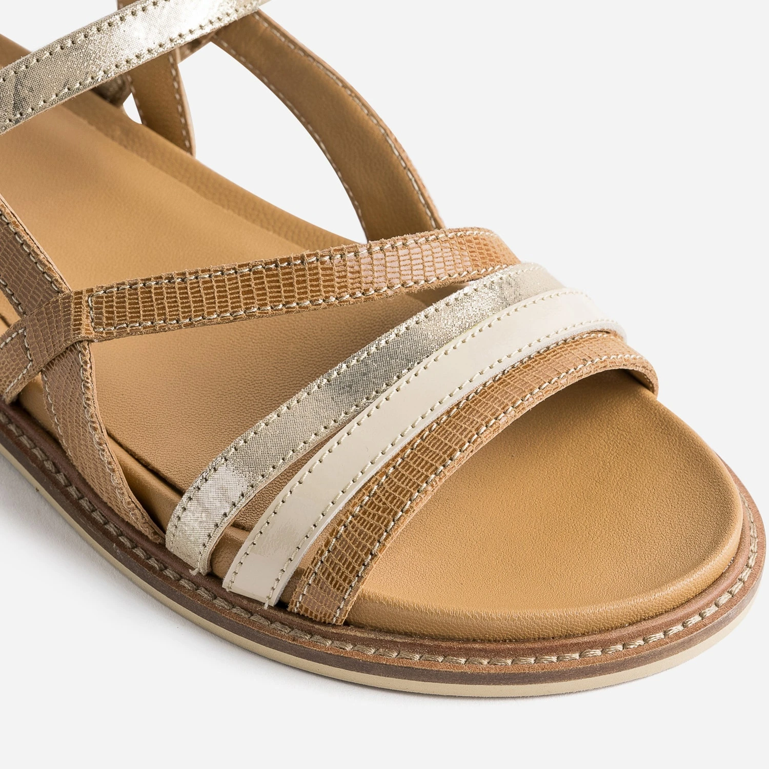 Sandale Camel, Beige Et Doré Vernie 8 Sandale Camel, Beige Et Doré Vernie – Image 6