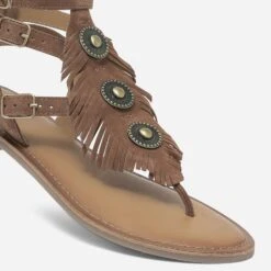 Sandale-tong TEXTO Cognac En Cuir Velours Avec Plume Et Médailles 11 Sandale-tong TEXTO Cognac En Cuir Velours Avec Plume Et Médailles -Univers Chaussure Magasin WWWERM 10385761007 4